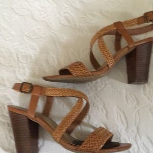 Kenneth Cole Reaction Tan Vegan Leather Heels